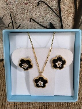 Gold-Plated Black Flower Pendant Necklace & Earring Set